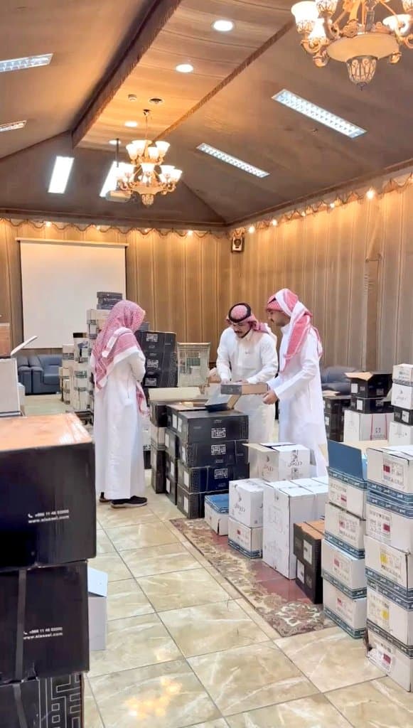 جمعية تمكين الأسرة بالقصيم توزع كسوة العيد على جميع المستفيدين وأبنائهم 1446هـ